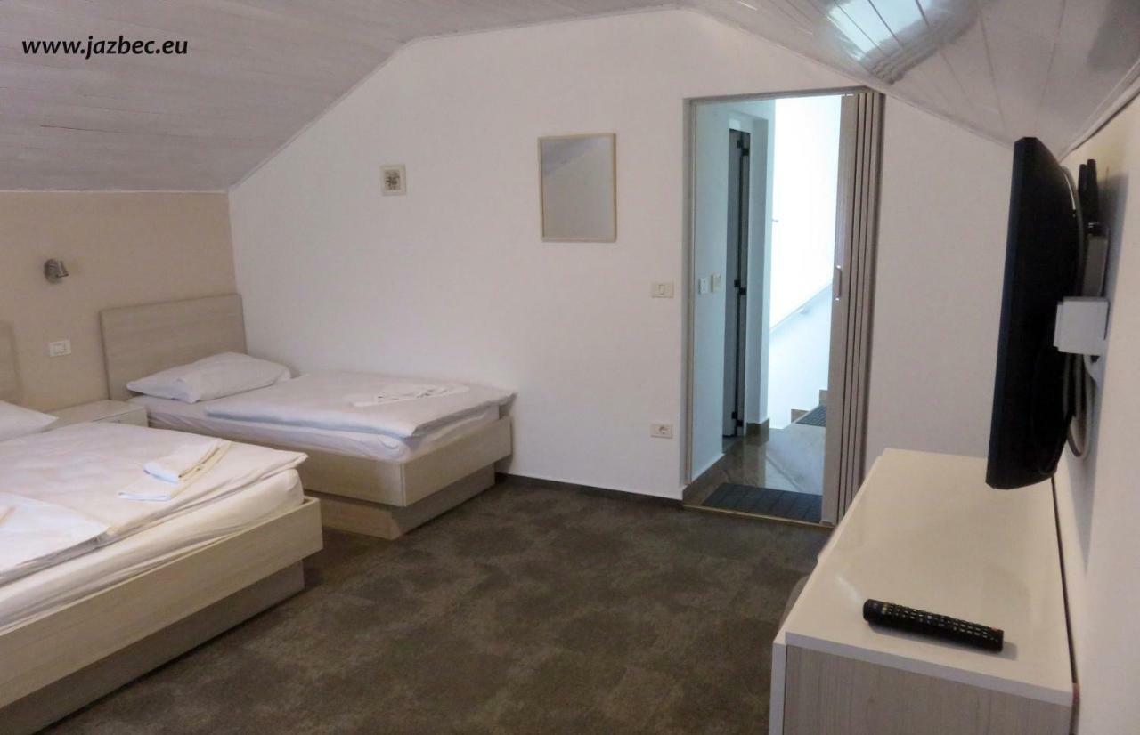 Sobe Rooms Zimmer Jazbec Idrsko 외부 사진